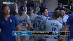 おばけ？ワンコ？一体、何？大谷翔平、特大25号の後にベンチ内で見せた“一発芸”が強烈かわいい