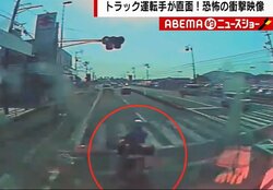 原付がトラックに“執拗な”あおり 歩道を走行し、衝突して停車させ… 「めちゃめちゃ怖い」専門家にも衝撃