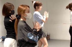 大人気キャバ嬢が“すっぴん二日酔い”で猛レッスン…ストイックすぎる関コレ出演の舞台裏が話題に