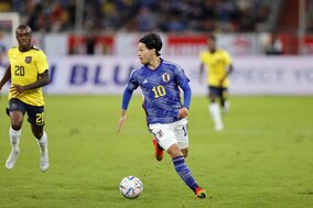 日本代表の10番を背負う南野拓実。類稀なるサッカーセンスを持つ究極の負けず嫌いがカタールの地で高く飛ぶ
