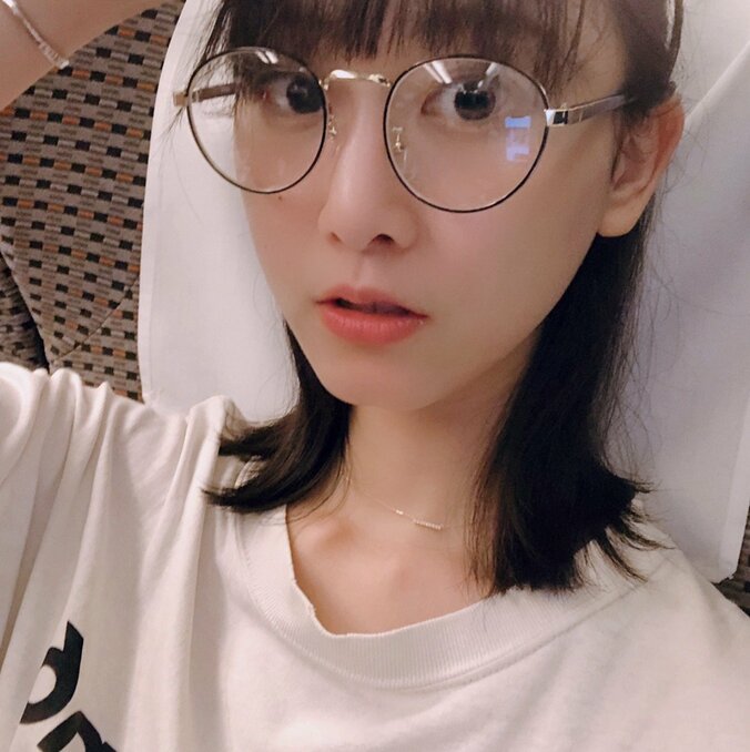 松井玲奈、ぱっと買った伊達メガネ姿に「とてもかわいい」「似合ってる」の声 1枚目