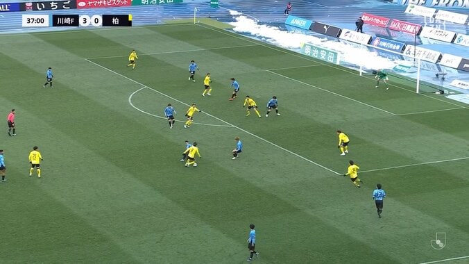 「センスの塊過ぎる」日本代表FWの天才的バックヒールシュートにファン騒然「今季のベストゴール候補筆頭だわ」 5枚目