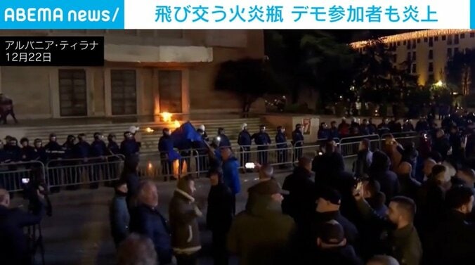 エディ・ラマ首相の官邸前