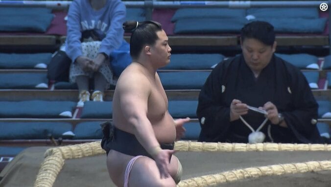 横顔も美しい雷鵬