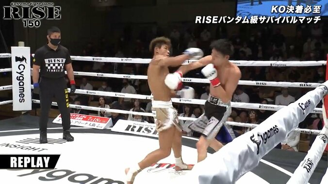 レフェリーにもたれ掛かり「まだやれる！」 壮絶な打撃戦に“神試合”の声 再三ダウンも敗者に「ファンになった」称賛も 2枚目