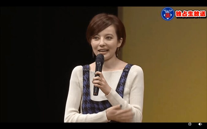 ベッキー、お笑いライブに参加　気になる芸人は「エルシャラカーニ」と「メイプル超合金」　 1枚目