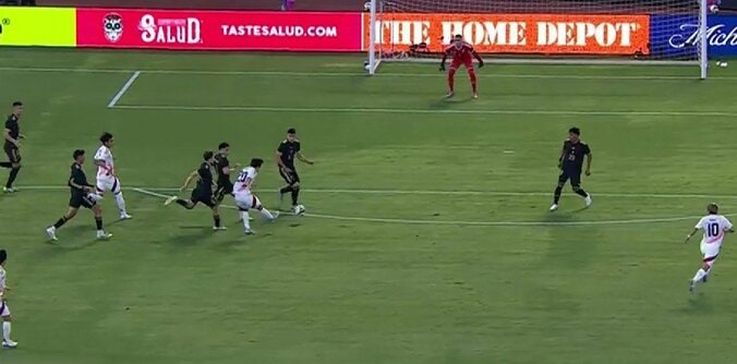 「右足も精度やばい」久保建英、僅かな隙間を狙い撃つ逆足フィニッシュにスタジアム騒然「違和感まったくない」 3枚目