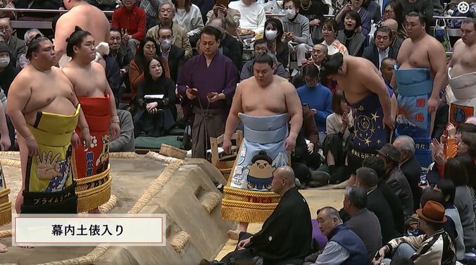 注目が集まった前頭筆頭・義ノ富士（伊勢ヶ濱）の化粧まわし