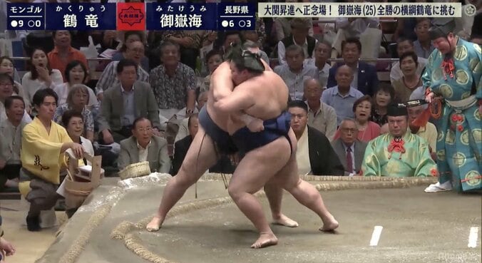 御嶽海に横綱の壁！　体幹“がっしり”の鶴竜を全く崩せず4敗目　鶴竜は横綱相撲で全勝 2枚目