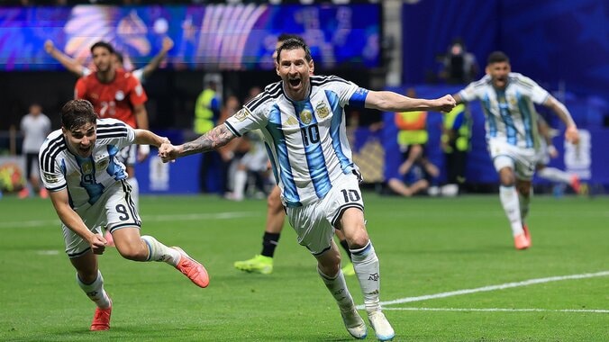 【写真・画像】【W杯】メッシ逆転勝利に涙　PK失敗→歴代最多更新21ゴールでアルゼンチン8強！“史上初”記録づくめの大逆転劇　1枚目