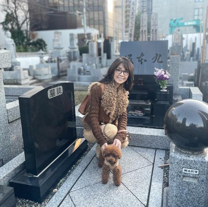  柏木由紀子、亡き夫・坂本九さんの誕生日に思うこと「写真だと彼だけ若いままでずるいな」  1枚目