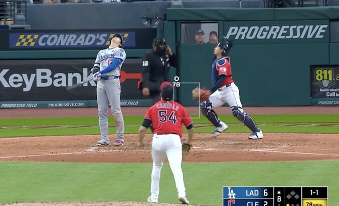 【写真・画像】何してんの…？ 大谷翔平、相手ベンチに見せた“一瞬の行動”「反則だろ」「怖すぎ」 笑顔で挨拶の“神対応”→容赦ない豪快アーチ「なかなかエグいw」　1枚目