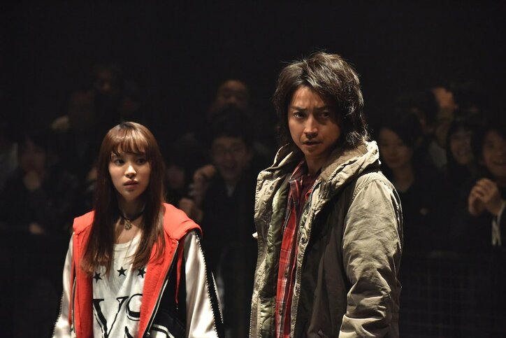 藤原竜也、キンキンに冷えたビールに笑顔 映画『カイジ』より場面写真19枚公開