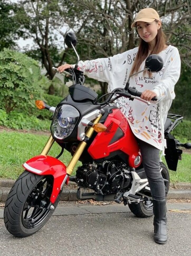 山川恵里佳、夫の付き添いでバイク練習「教習所で乗ってたバイクとはぜんぜん違う」