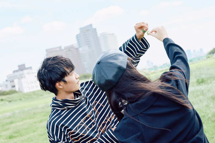 バレリーナ高鶴桃羽の長い脚に驚き！K-1ファイター大久保琉唯とのイチャイチャバレエデートに飯豊まりえが悶絶『オオカミちゃんとオオカミくん』第10話