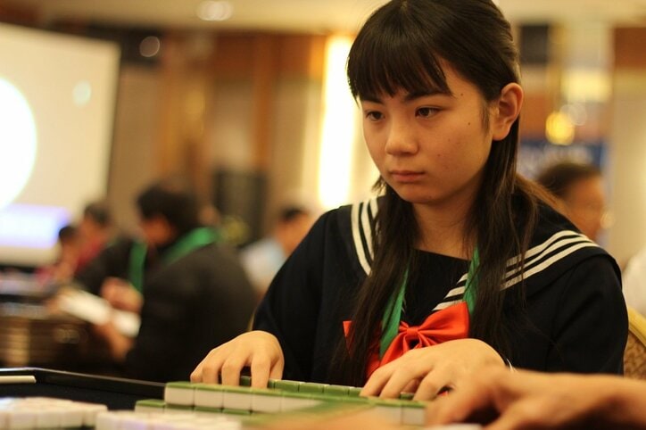 女子高生雀士が中国で世界麻雀選手権に出場　ルールに苦戦も参加者から写真攻めの大人気