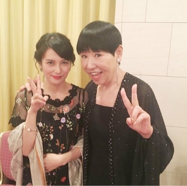 和田アキ子 ジム友 柴咲コウとピースショット 2年前の 金髪柴咲 も披露 話題 Abema Times
