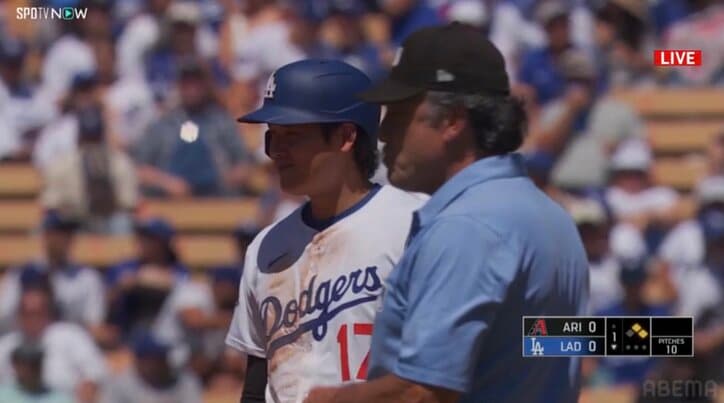 【映像】大谷、塁上で“ぴょん”カメラが捉えた謎行動