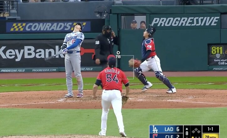 【写真・画像】何してんの…？ 大谷翔平、相手ベンチに見せた“一瞬の行動”「反則だろ」「怖すぎ」 笑顔で挨拶の“神対応”→容赦ない豪快アーチ「なかなかエグいw」　1枚目