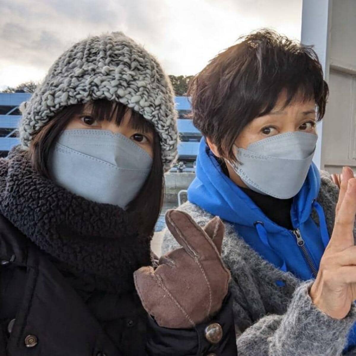 かとうかず子、家族旅行での娘との2ショットを公開「日間賀島に来まし