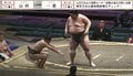 「一撃w」「まじで事故」力士が“ひと押し”で吹っ飛ぶ衝撃光景に館内どよめき