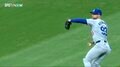 159キロの“豪送球”に球場騒然!ド軍34歳の爆肩が「レーザービームすぎる」絶妙捕殺の瞬間 「引退しないで」SNS沸騰