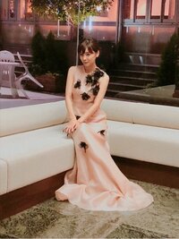 「美しすぎて溜息」倉科カナ、麗しいロングドレス姿に絶賛の声