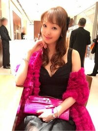 神田うの　エルメスVIPパーティーに夫と出席、華やかなドレス姿を披露