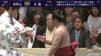 見事な勝ちっぷりで勝ち越しを決めた炎鵬
