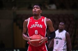 「別格やな」「体幹が強すぎ」八村塁の“ゲームみたいな動き”に騒然！サウジを完全翻弄に「これがNBAのレベル」【バスケW杯予選】