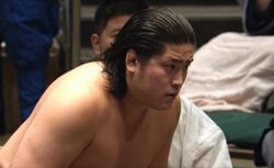 「なにこのイケメン」「スタイル良すぎ」人気力士対決で耐えに耐え劇勝 23歳サラブレッド力士にファン興奮