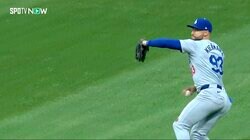 159キロの“豪送球”に球場騒然！ド軍34歳の爆肩が「レーザービームすぎる」絶妙捕殺の瞬間 「引退しないで」SNS沸騰
