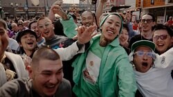 千葉雄喜、7月3日開催の日本武道館公演へ「チーム友達」8名のゲストアクトを発表。また、「赤羽馬鹿祭り」で撮影されたMV「商売繁盛」を公開。