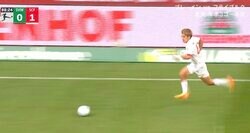 止められない… 堂安律、約40メートル独走！“爆速ドリブル”が「ヤバすぎる」 相手選手をかわして一気に急加速する瞬間