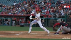 大谷翔平、ピタッと止めたハーフスイングも三振判定に「そりゃないよ」の顔 地元ファンからはブーイング