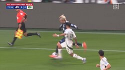 反則だろ！伊東純也、急加速から一瞬でDFをぶち抜くイナズマドリブル炸裂！「イナズマ純也キター」スタジアム騒然の超爆速突破に元日本代表も絶句