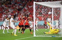 世界2位のベルギーを沈めたモロッコの“采配”　名手・クルトワも止められなかった狙い通りのセットプレー