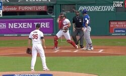 批判殺到！ 鈴木誠也が被害に… 相次ぐ“疑惑の判定”が酷すぎる　ネット騒然「これは…」「誤審とかのレベルじゃない」