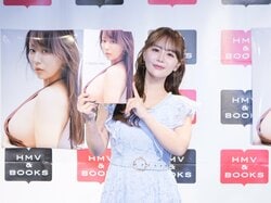 “운동으로 다진 엉덩이가 정말 좋은 느낌” 성우 이구치 유카의 세 번째 사진집 발매