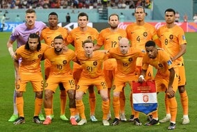 ブラジル大会のリベンジなるか！アルゼンチン戦に臨むオランダ代表がスタメンを発表！ガクポ、デ・ヨングら先発【W杯準々決勝】