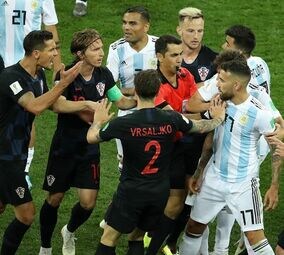 「彼らは踏んだり、押したり…」クロアチアメディアがアルゼンチンの“挑発行為”を糾弾！ 母国ファンも警戒「メッシでさえ卑劣なプレーをする」【W杯】