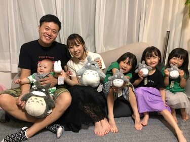 エハラマサヒロ、誕生日に家族ショットを公開「トトロ持ちまして記念