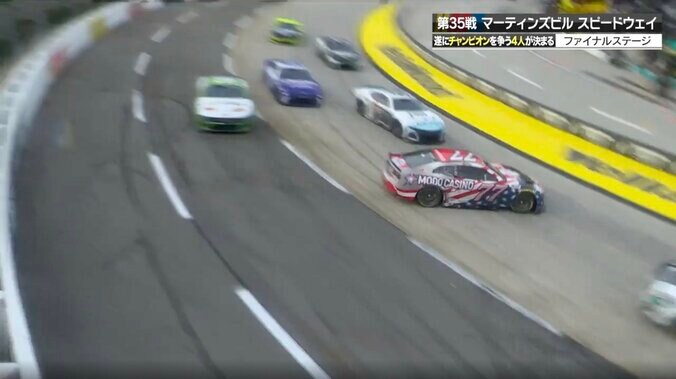 ぶつけた直後に“また”ぶつかる！ あり得ない喧嘩上等バトルに「アメリカの警察並みのテクニック」「急に止まってた」ファン騒然 4枚目