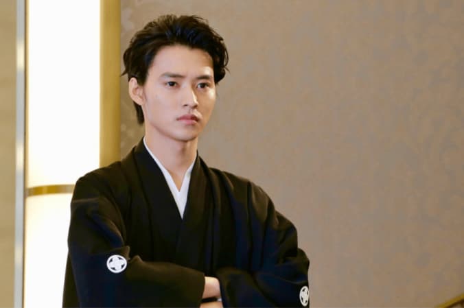 『トドメの接吻』山崎賢人、袴姿を限定公開「かっこよすぎる」 1枚目