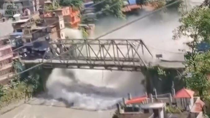 土砂押し寄せ…集落水没　ネパールで洪水　300人超死亡　日本人5人不明 1枚目