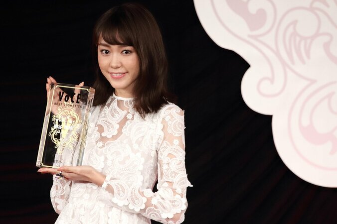 「恥ずかしいです」“最も美しい顔”に桐谷美玲、満場一致で選出 1枚目