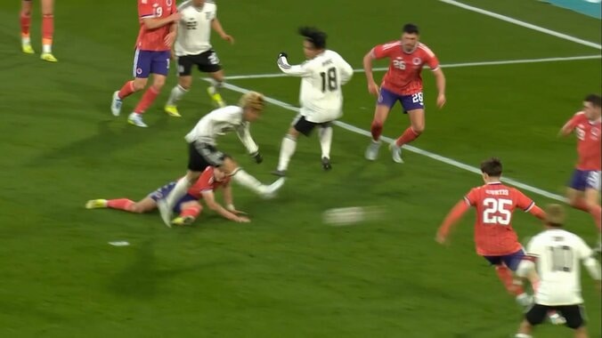 「振りが速すぎる」伊東純也の“神速ツータッチ弾”にファン驚愕！「本当に美しすぎる」6人連携でスコットランド守備を破壊 4枚目