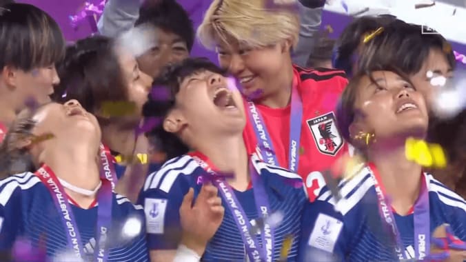 「食べちゃだめ笑」なでしこ若手トリオの“紙吹雪パクパク”に爆笑！無邪気すぎる谷川、浜野、古賀に「幼稚園児」「赤ちゃん」の声【女子アジア杯】 5枚目