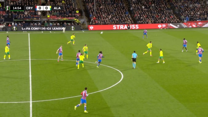 「モドリッチばりだ」鎌田大地の“絶品アウトサイドキック”にスタジアムどよめき！「うっっま」「魅せるね」ダイレクトパスにファン喝采  4枚目