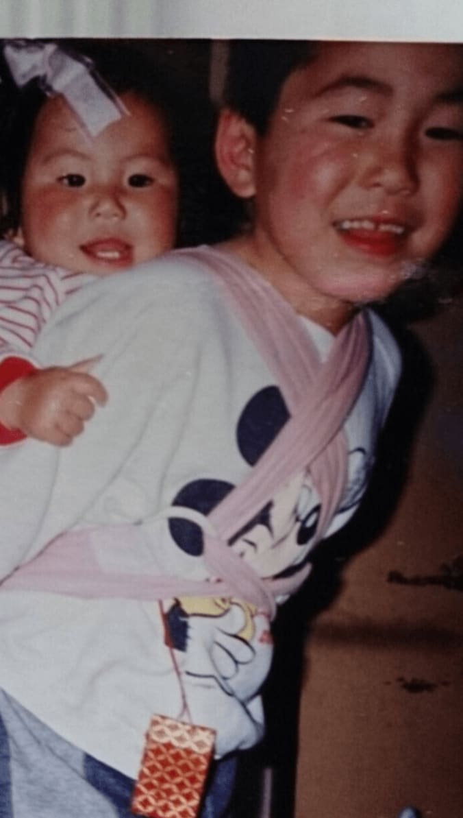 ザ・たっち　花嫁姿の妹を挟んだ仲良し3ショット公開 2枚目